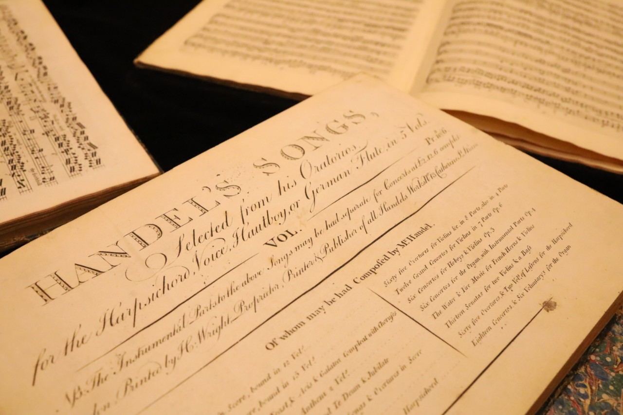  Handel's songs, selected from his oratorios: for the harpsichord, voice, hautboy, or German flute, in 5 vols. Dalley-Scarlett P103